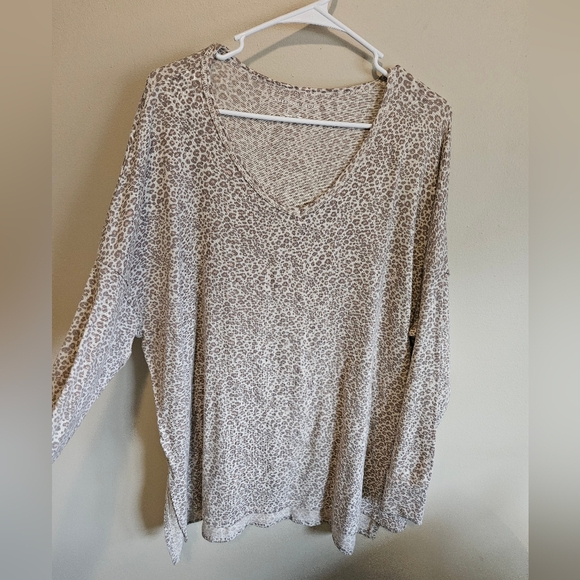 Americal Eagle Leopard Print V-Neck Long Sleeve Super Soft Top Size XL - Picture 2 of 12